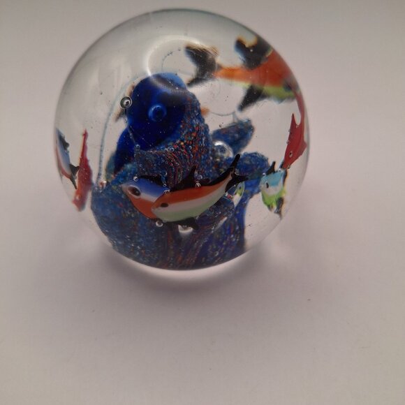 VINTAGE MURANO-STYLE ART GLASS FISH AQUARIUM ROUND PAPERWEIGHT LARGE VIBRANT - Picture 1 of 16